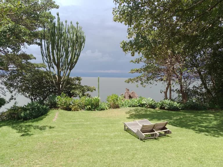 Lake/ River-Houses – Waterfront calm, all to yourself in Kenya